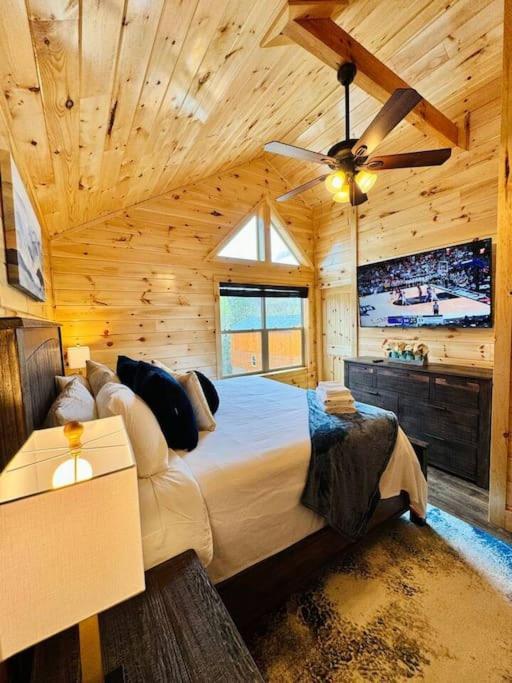Villa New! Indoor Pool/Ps 5/Hot Tub/Parkway Pigeon Forge Exterior foto